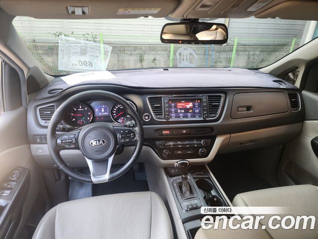 Kia Canival 2016 — photo 14