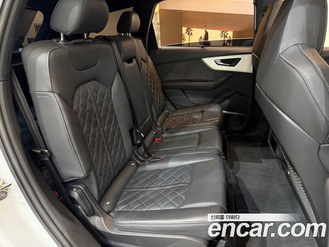 Audi Q7 2025 — photo 12