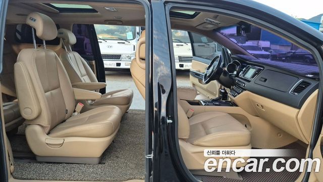Kia Canival 2018 — photo 10