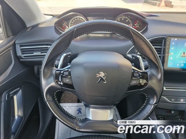 Peugeot 308 2016 — photo 12