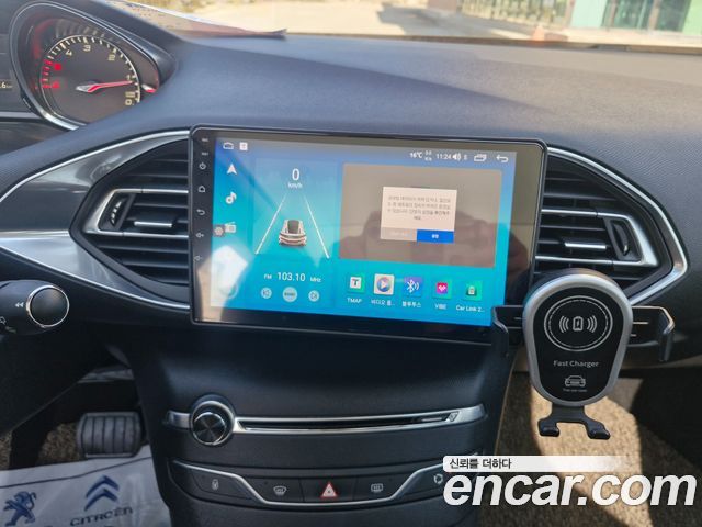 Peugeot 308 2016 — photo 13