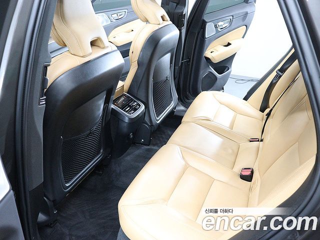 Volvo XC60 2024 — photo 10