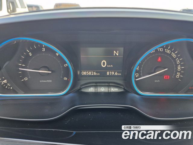 Peugeot 2008 2015 — photo 17