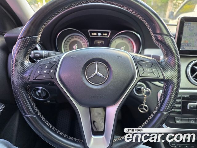 Mercedes-Benz GLA-Class 2015 — photo 17