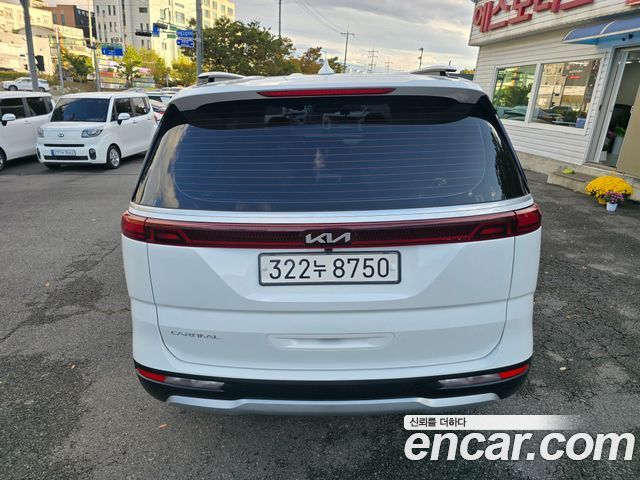 Kia Canival 2023 — photo 4