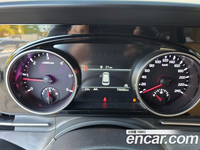Kia Canival 2023 — photo 8