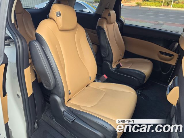 Kia Canival 2023 — photo 12