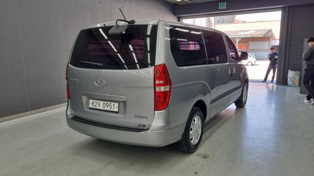 Hyundai Starex 2018 — photo 2