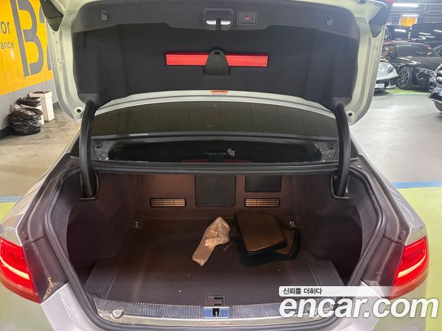 Audi A8 2013 — photo 9
