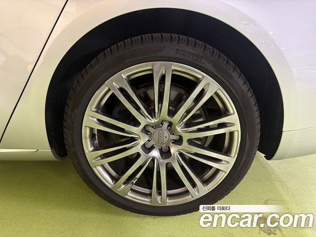 Audi A8 2013 — photo 11