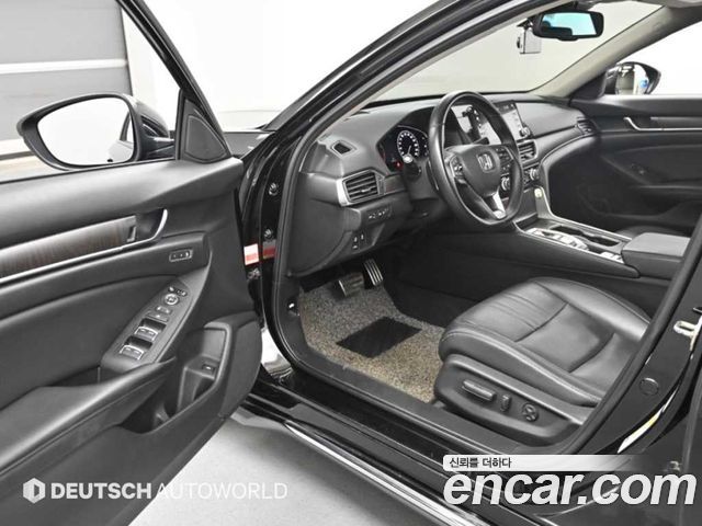 Honda Accord 2018 — photo 11
