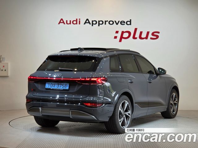 Audi Q6 e-tron 2025 — photo 2