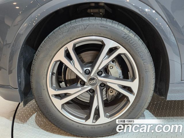 Audi Q6 e-tron 2025 — photo 5