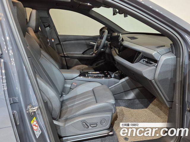 Audi Q6 e-tron 2025 — photo 11