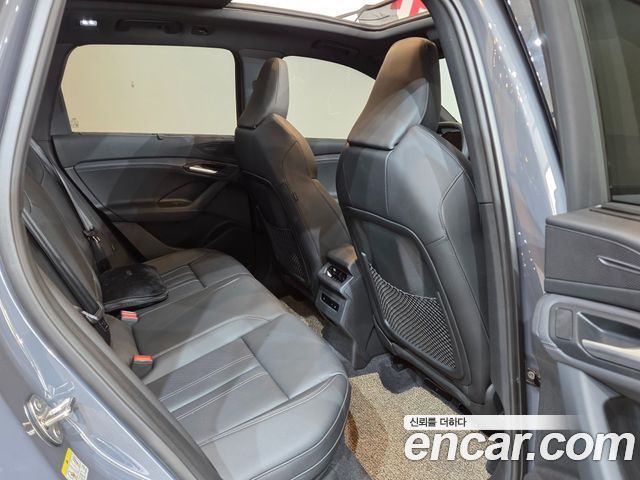 Audi Q6 e-tron 2025 — photo 16