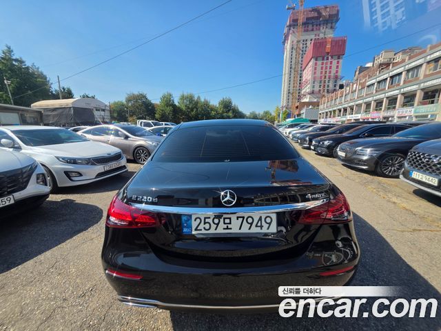 Mercedes-Benz E-Class 2021 — photo 4