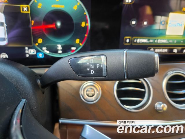 Mercedes-Benz E-Class 2021 — photo 9