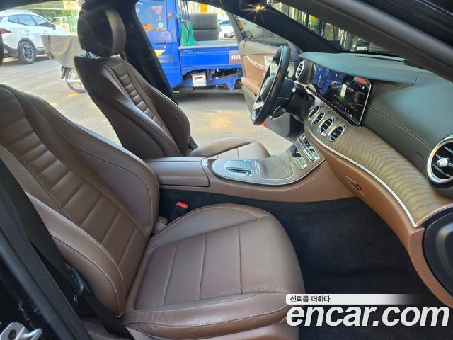 Mercedes-Benz E-Class 2021 — photo 11
