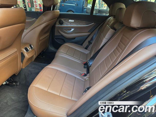 Mercedes-Benz E-Class 2021 — photo 12