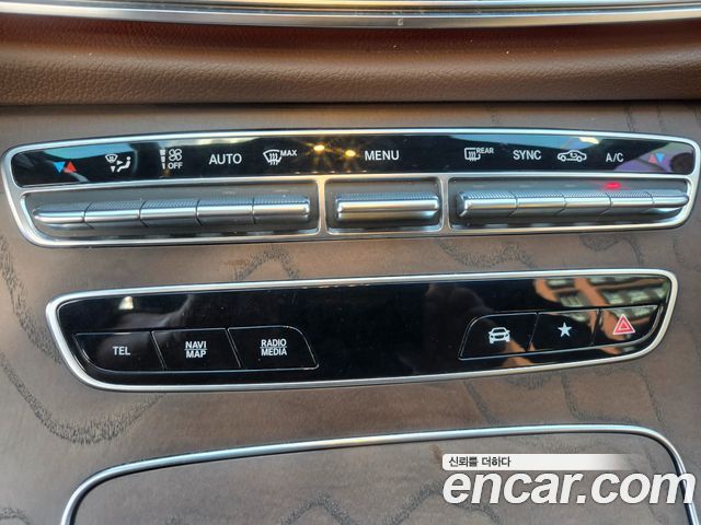 Mercedes-Benz E-Class 2021 — photo 14