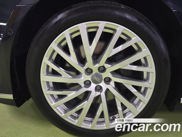 Audi A8 2020 — photo 20