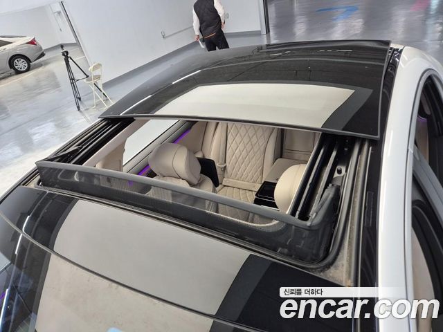 Mercedes-Benz S-Class 2022 — photo 16