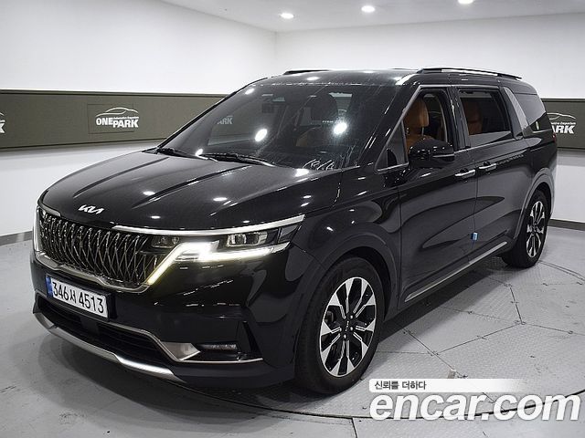 Kia Canival 2023 — photo 1