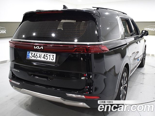 Kia Canival 2023 — photo 3
