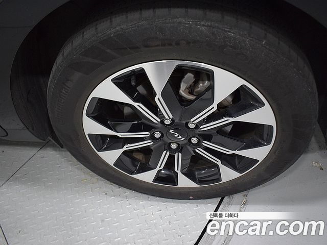 Kia Canival 2023 — photo 4