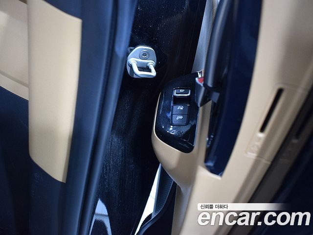 Kia Canival 2023 — photo 8