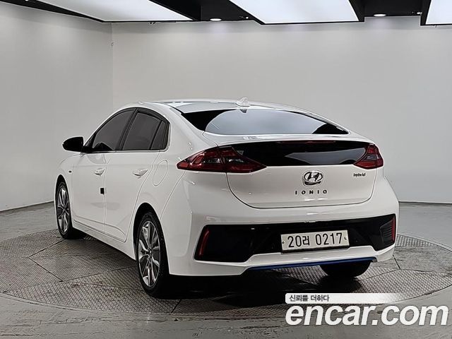 Hyundai Ioniq 2016 — photo 3