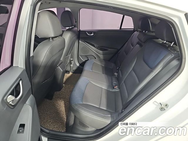 Hyundai Ioniq 2016 — photo 12