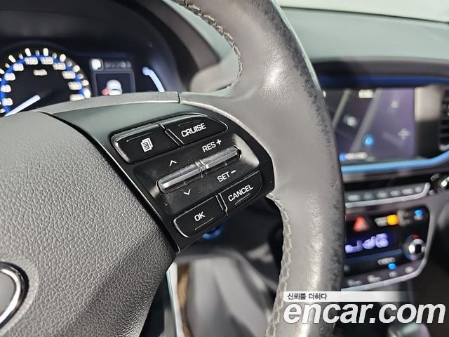 Hyundai Ioniq 2016 — photo 17
