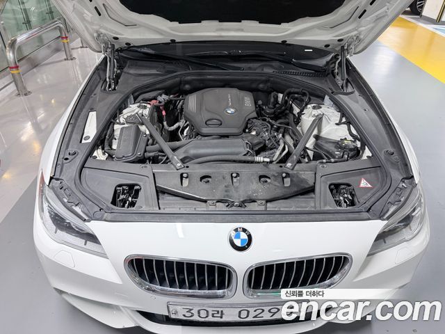 BMW 5-Series 2016 — photo 14