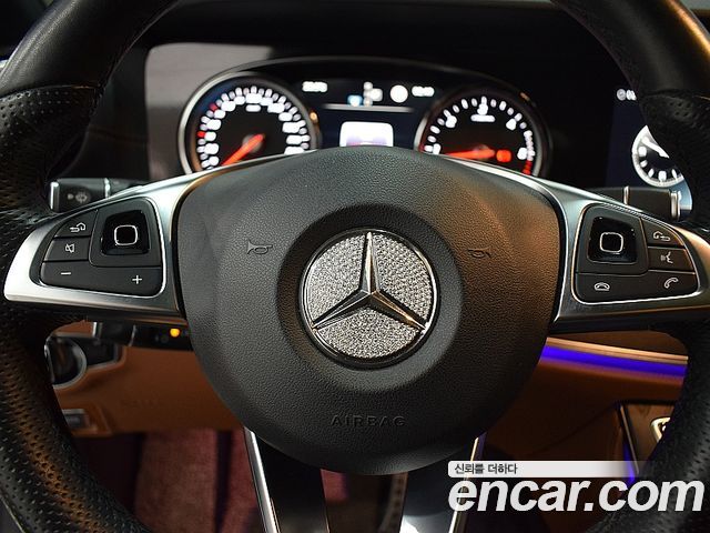 Mercedes-Benz E-Class 2018 — photo 11
