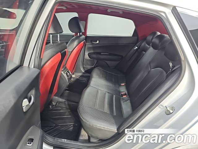 Kia K5 2019 — photo 11