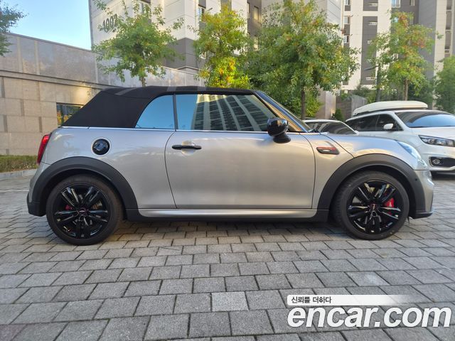 Mini Cooper Convertible 2023 — photo 9