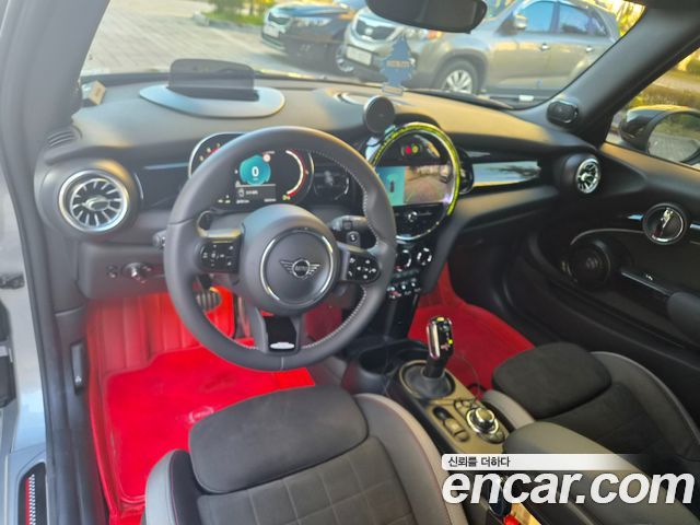 Mini Cooper Convertible 2023 — photo 10