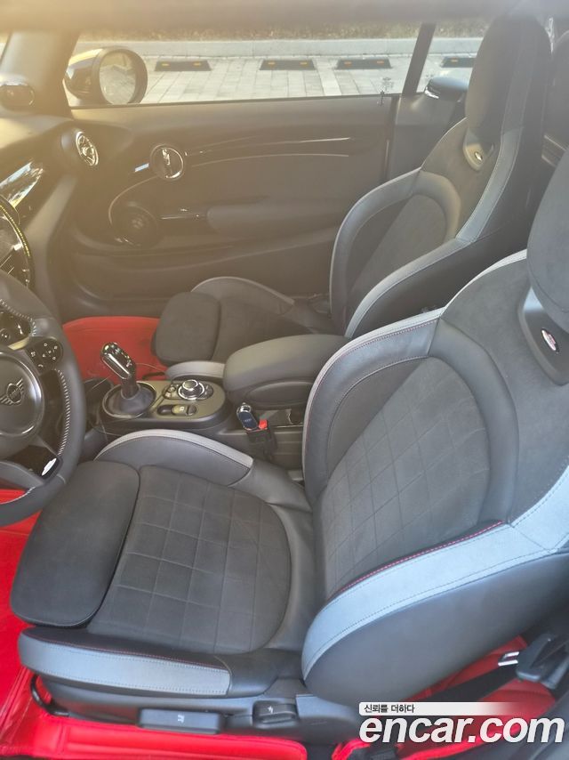 Mini Cooper Convertible 2023 — photo 11
