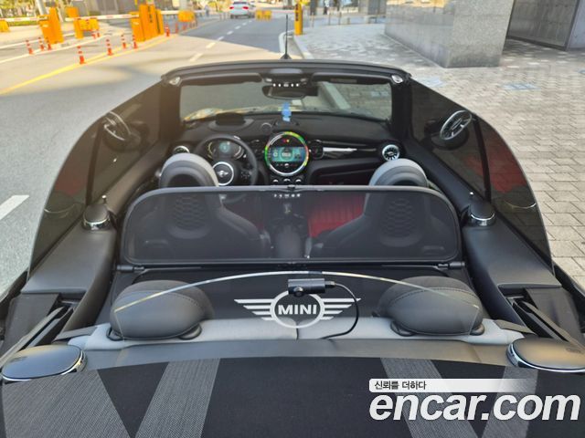 Mini Cooper Convertible 2023 — photo 15