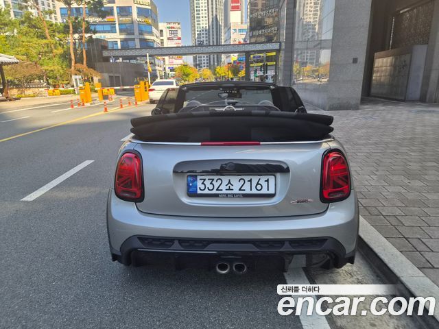 Mini Cooper Convertible 2023 — photo 17