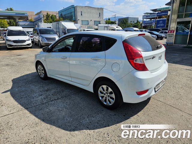 Hyundai Accent 2015 — photo 2