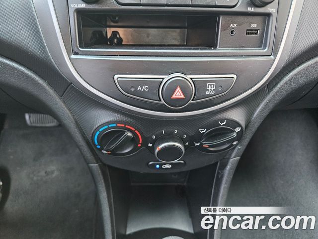 Hyundai Accent 2015 — photo 11