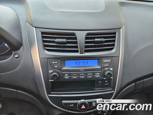 Hyundai Accent 2015 — photo 12