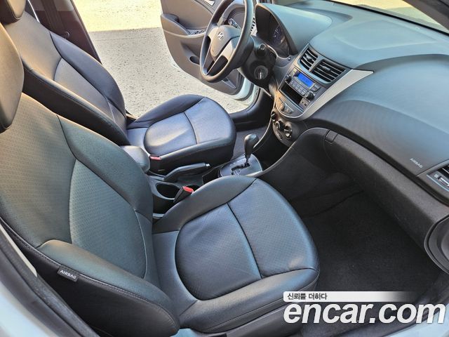 Hyundai Accent 2015 — photo 16