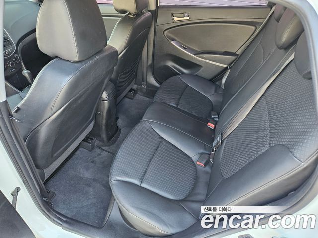 Hyundai Accent 2015 — photo 17