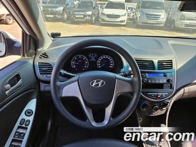 Hyundai Accent 2015 — photo 18