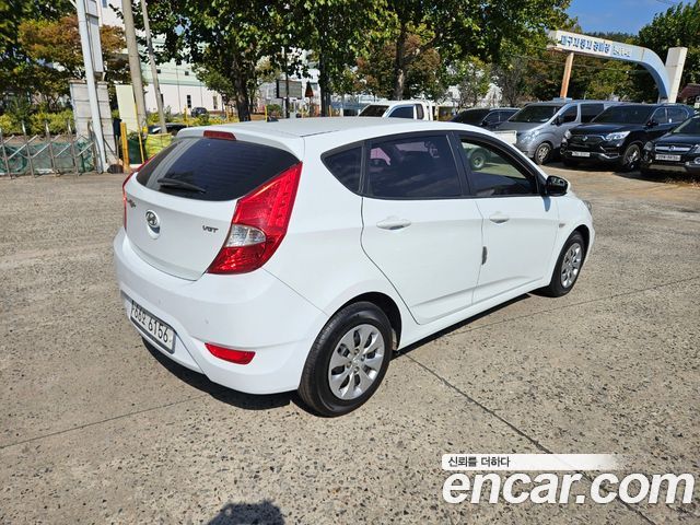 Hyundai Accent 2015 — photo 19