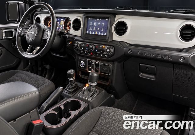Jeep Wrangler 2021 — photo 8