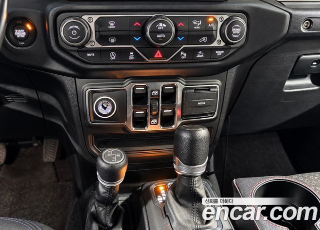 Jeep Wrangler 2021 — photo 9